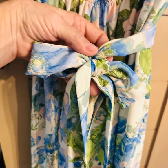 Floral Sleeveless Jumpsuit - Picture 2 of 12